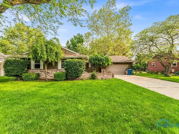 838 Liberty Dr, Waterville, OH 43566