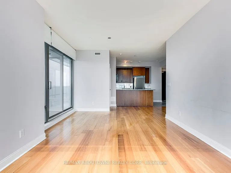 18 Yorkville Ave #3204 — Photo 8