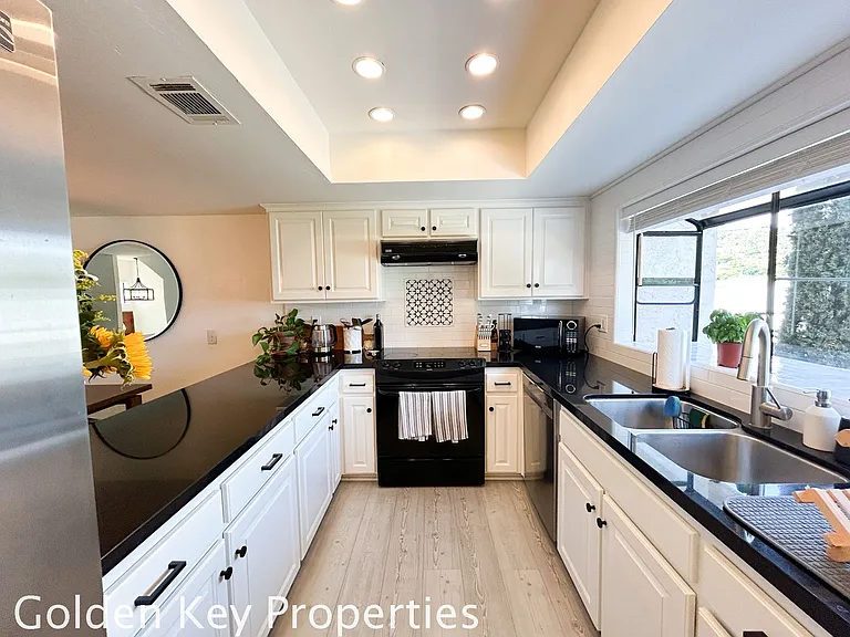 2372 Altisma Way #B — Photo 2