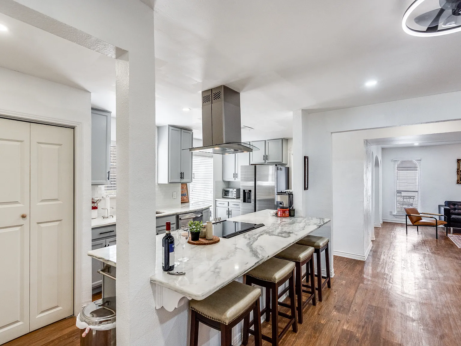 3 bed, 2056 sqft, $5,000 — Photo 3