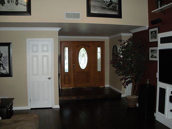 4th image of 986 Esther Dr