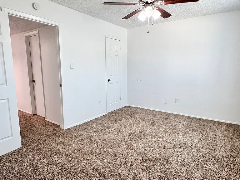 441 SW Thomas St #B — Photo 16
