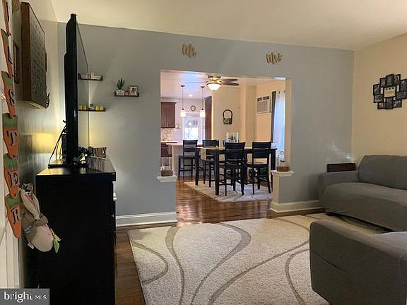 4th image of 4025 Unruh Ave