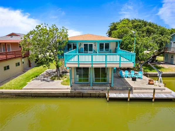 15 Front St, Rockport, TX 78382
