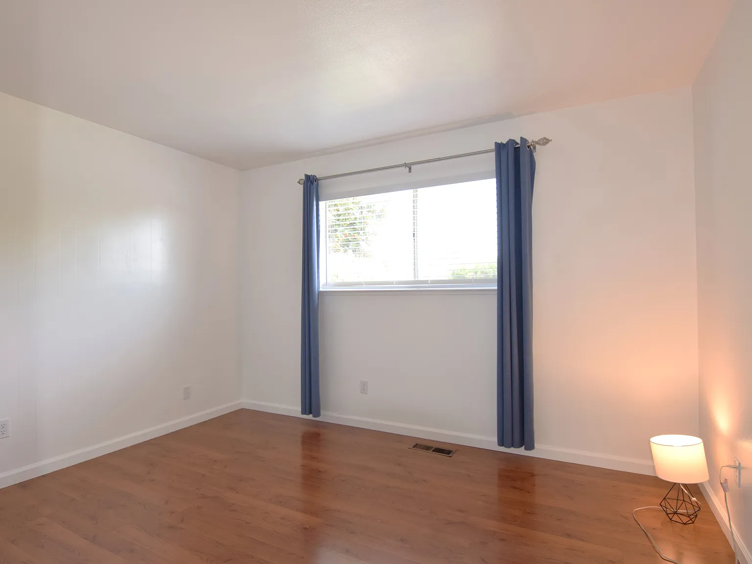 3 bed, 1450 sqft, $4,300 — Photo 3