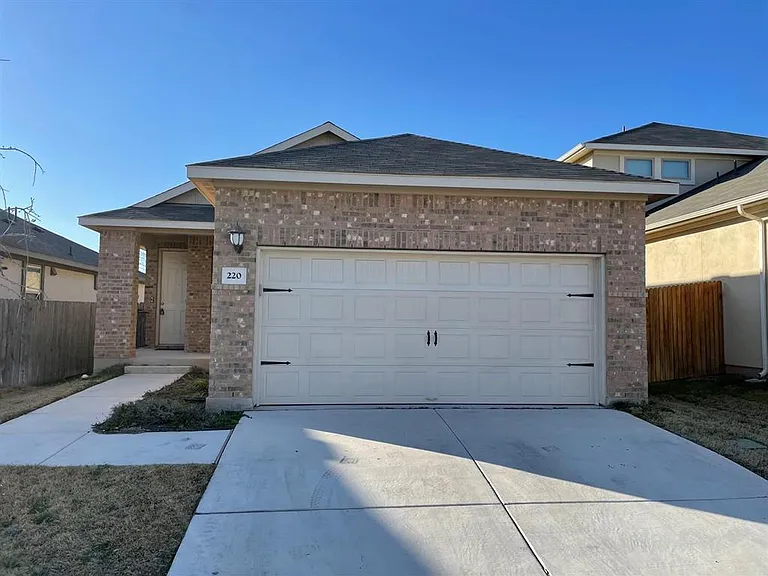 220 McFarland St — Photo 1
