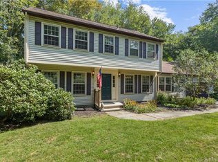 5 Fox Chase Ln, Old Lyme, CT 06371