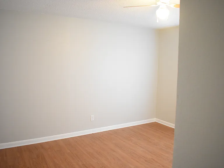 2433 Woden Rd #4 — Photo 7