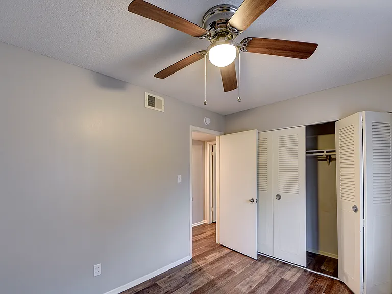 2114 Swift Ave #10 — Photo 6