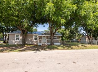 315 N Hook St, Henrietta, TX 76365