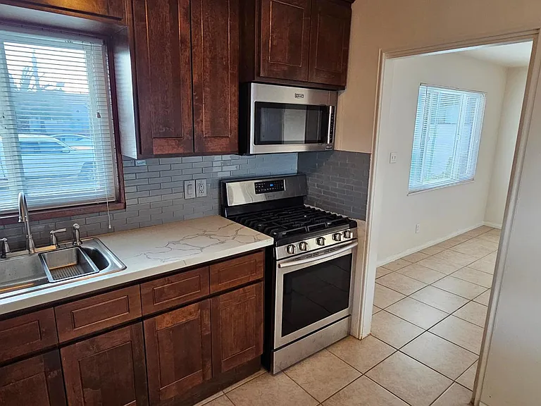 207 Del Mar Ave — Photo 11