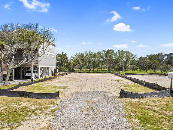 3rd image of 208 W Pelican Drive
