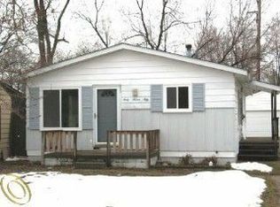 6750 Saline Dr, Waterford, MI