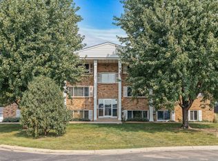2720 Rosalyn Ct APT 303, New Hope, MN 55428