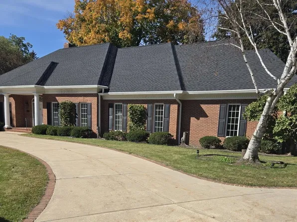 326 Braebourne Ct, Green Bay, WI 54301