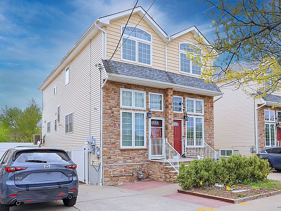 3rd image of 666 Seaview Ave