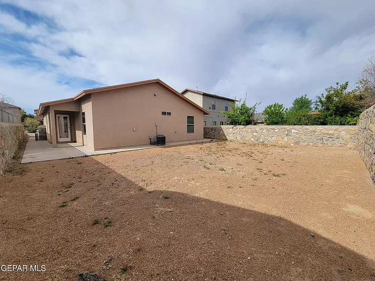 14211 Otter Point Dr — Photo 53