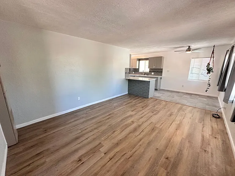 2120 La Veta Dr NE — Photo 15