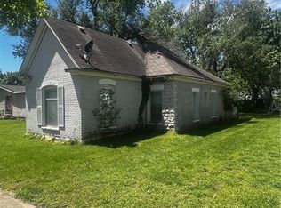 221 SW Main St, Melvern, KS 66510