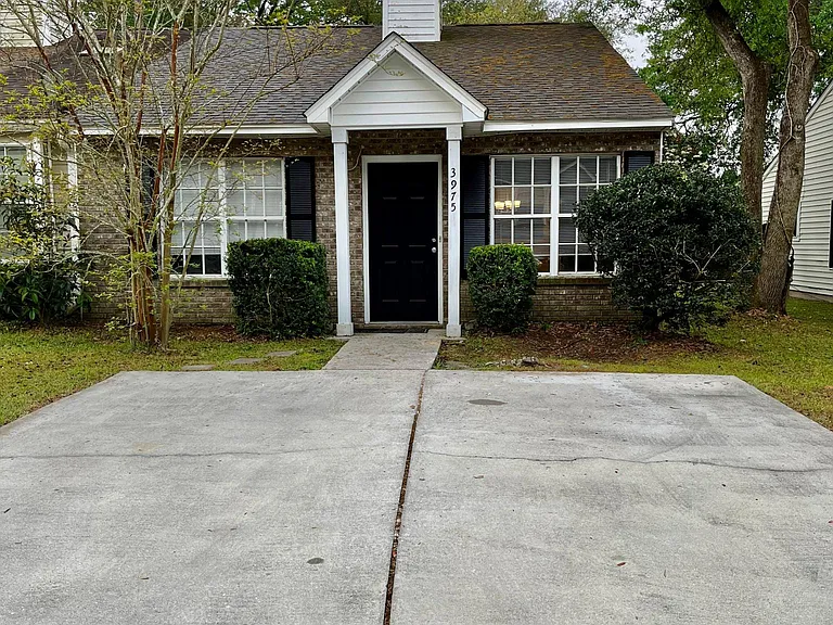 3975 Gaffney Loop — Photo 2