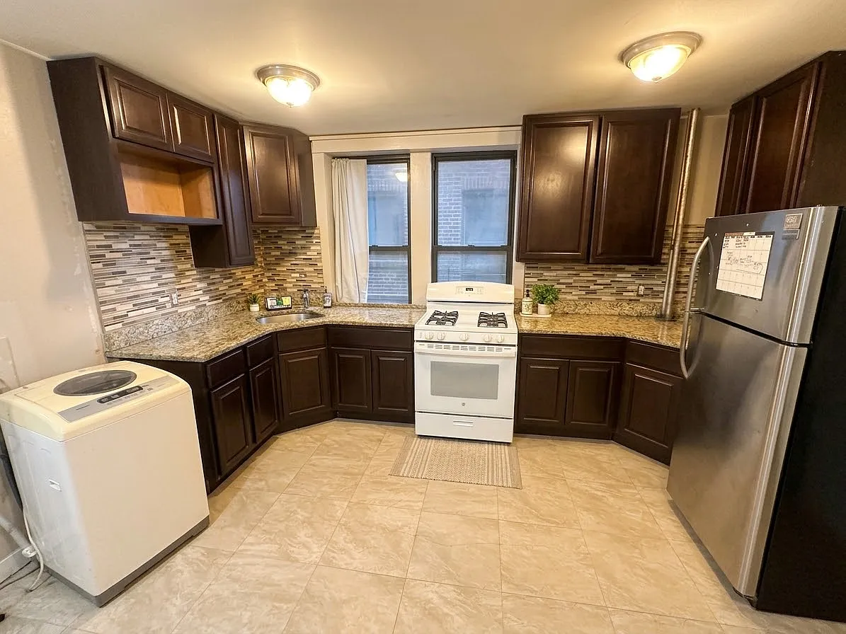 2 bed, 680 sqft, $2,784 — Photo 2