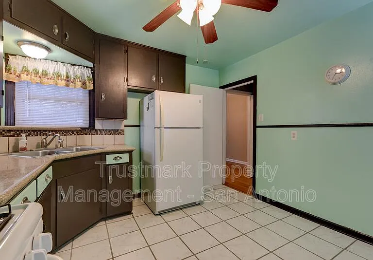 1322 W Malone Ave — Photo 8