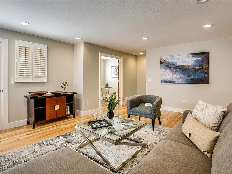 Cedar Ave — Photo 9