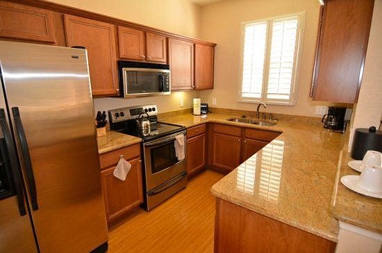 RP4T3316CA-kitchen-area