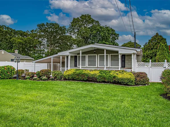1086 Namdac Avenue, Bay Shore, NY 11706
