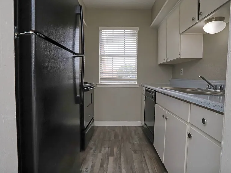 Open layout connecting kitchen