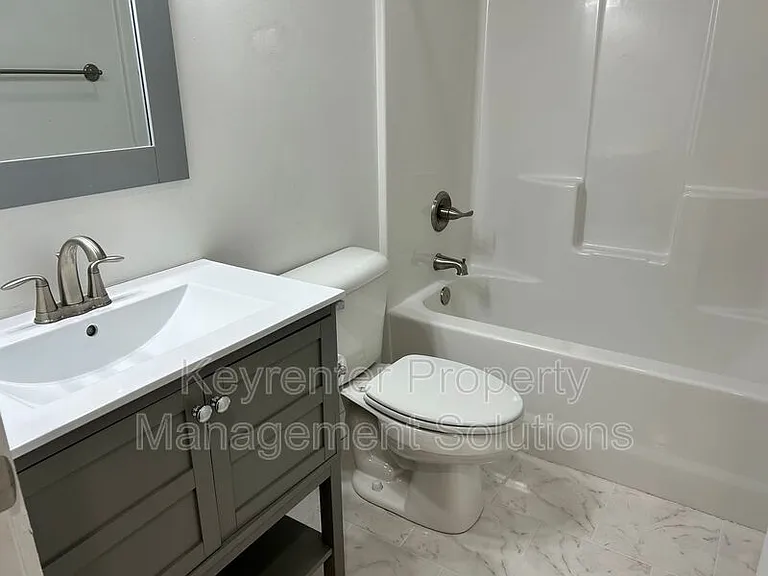 317 Sterling St #B — Photo 25