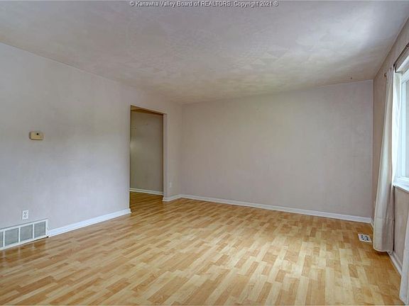 5th image of 110 Town Ct