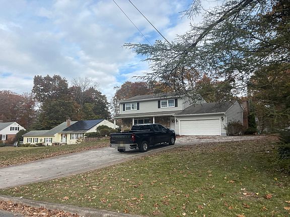 3rd image of 19 Oak Dr