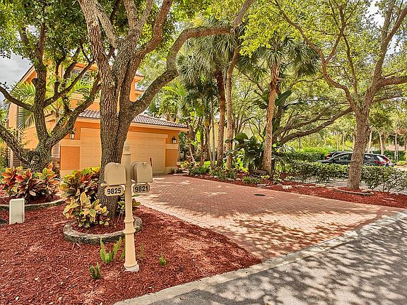 3rd image of 9821 Fairway Cove Ln