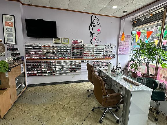 3rd image of 3614 Ditmars Blvd