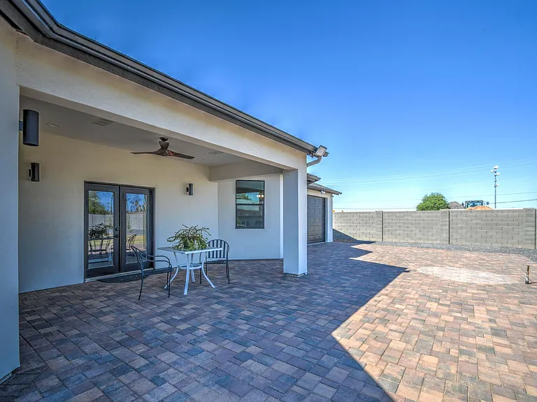 3216 E Sunnyside Ln — Photo 49