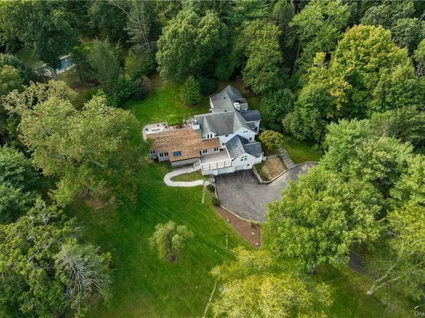 360 Crow Hill Rd, Mount Kisco, NY 10549