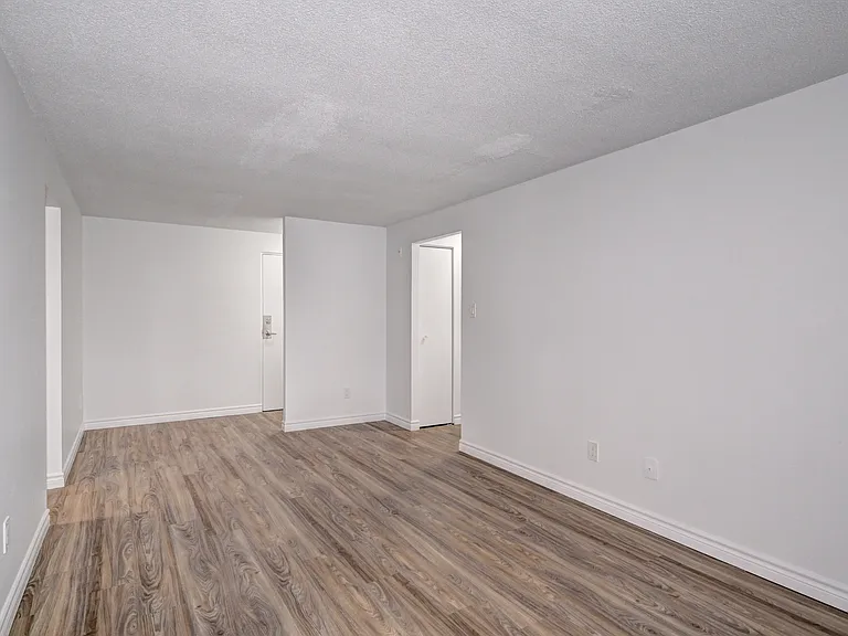 262 Kingswood Dr — Photo 7
