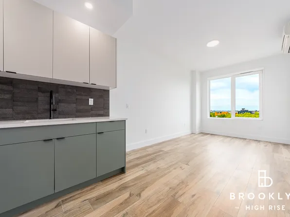 2258 Fulton Street image 10 of 16