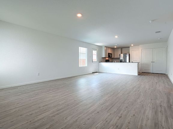 5th image of 4105 Equestrian Dr