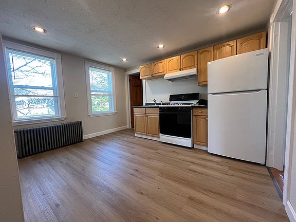 2nd image of 22 Park Rd #3