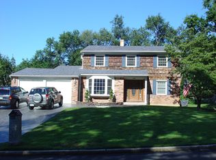 10 Rondell Ln, Centereach, NY 11720