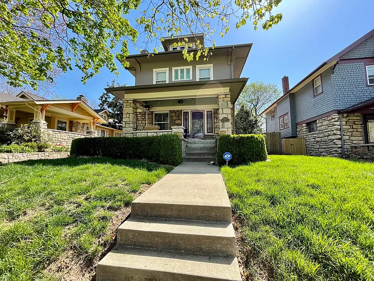 4233 Kenwood Ave — Photo 31