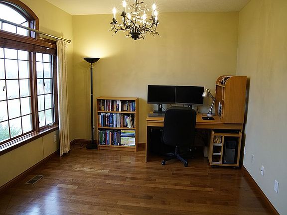 Guest BR or Study on Main FL