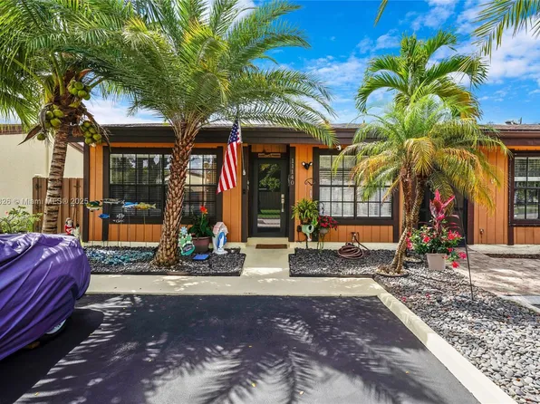 11140 Redwood Ave, Pembroke Pines, FL 33026