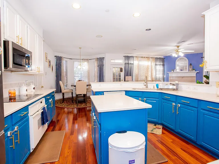 8335 Richmond Ct — Photo 9