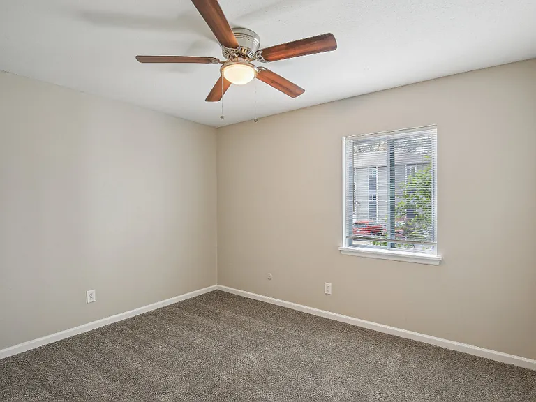 Broadway Ridge Apartments — Photo 20