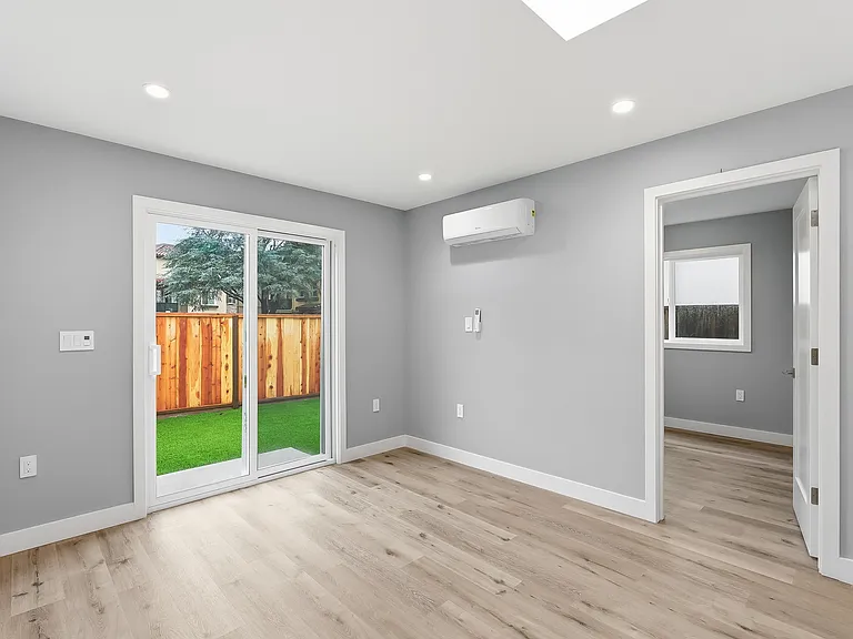 Alamo Park Apartments — Photo 13