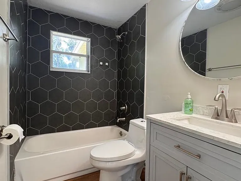 535 Olive St — Photo 11