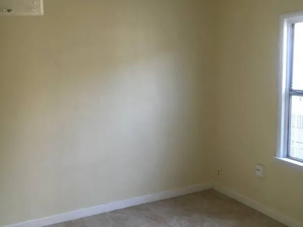 1029 E Oaks St, Compton, CA 90221